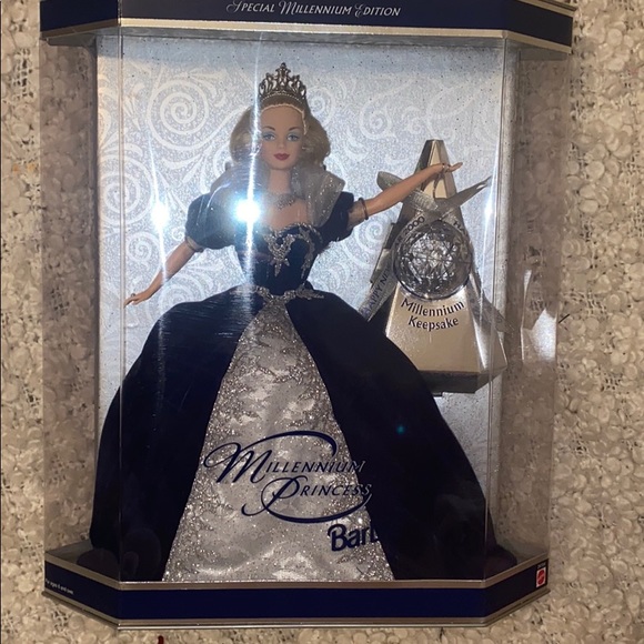 Special Millennium Edition 2000 Barbie - Picture 1 of 3